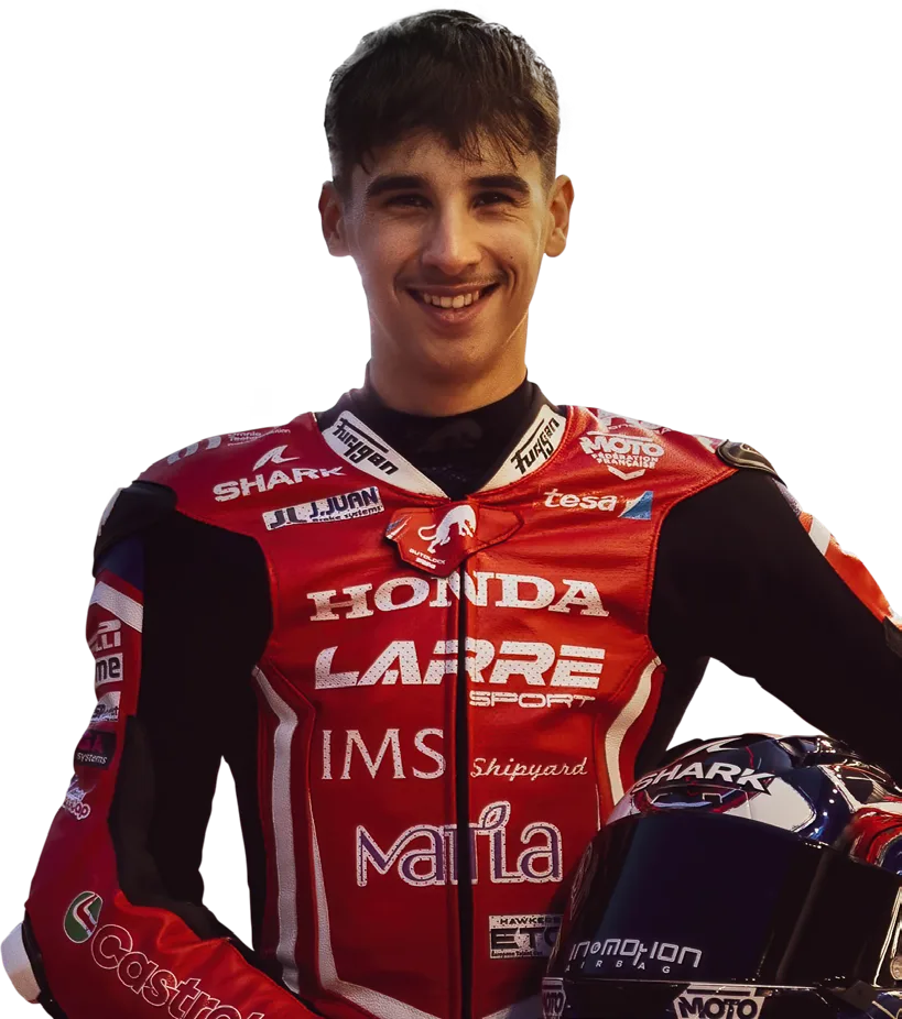 Remy Sanjuan souriant en combinaison Honda Larre
